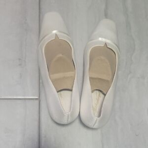 Michaelangelo Holly Shimmering Cream Satiny Kitten Heels Size 8W